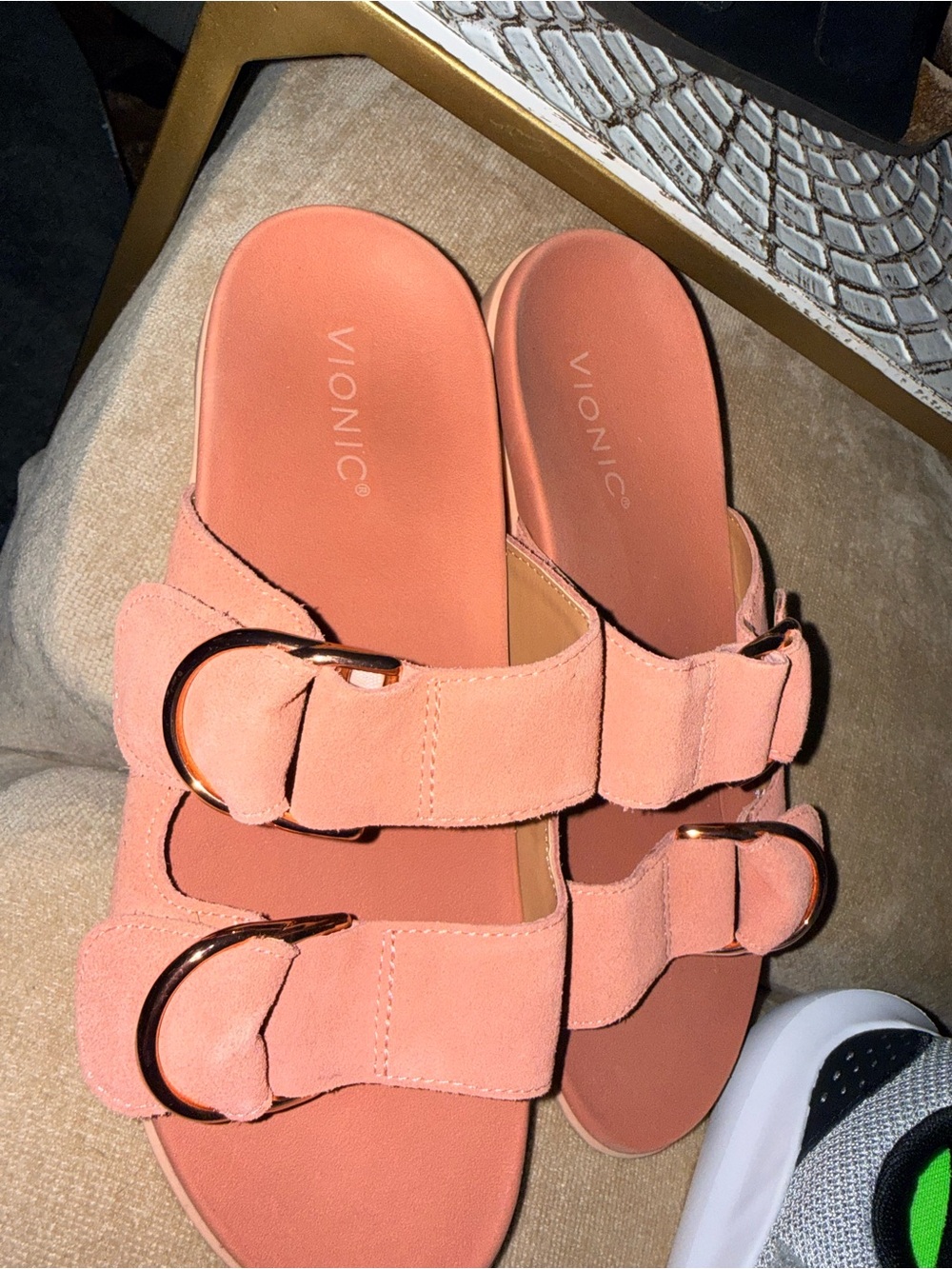 Women’s 8.5 Vionic Coral Pink Suede Double-Buckle Slide Sandals - Picture 3 of 3